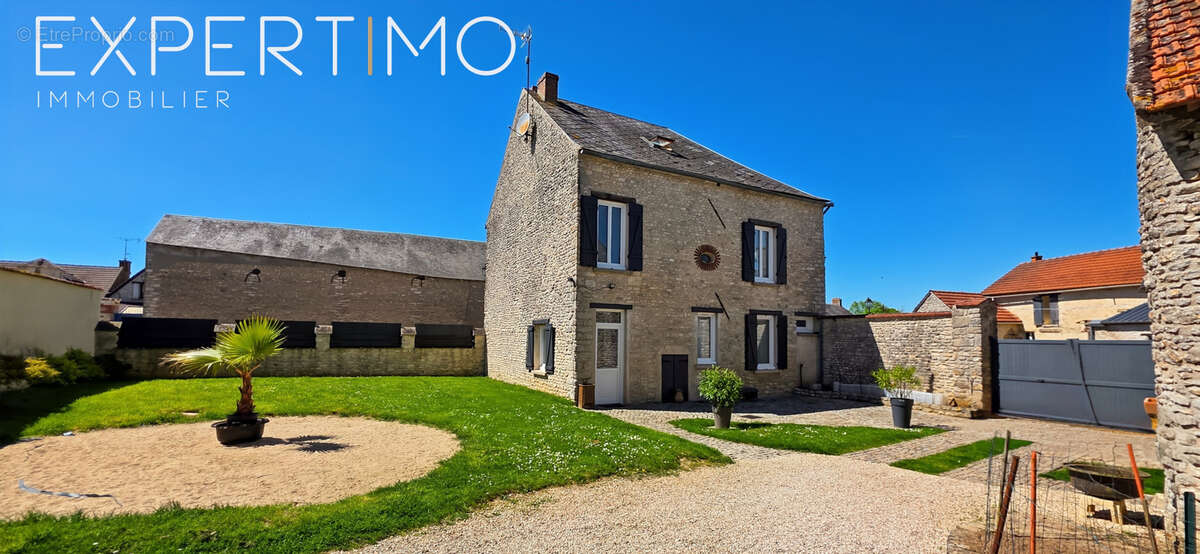 Maison de caractère en pierres   volumes généreux et prestations soignées - photo 2