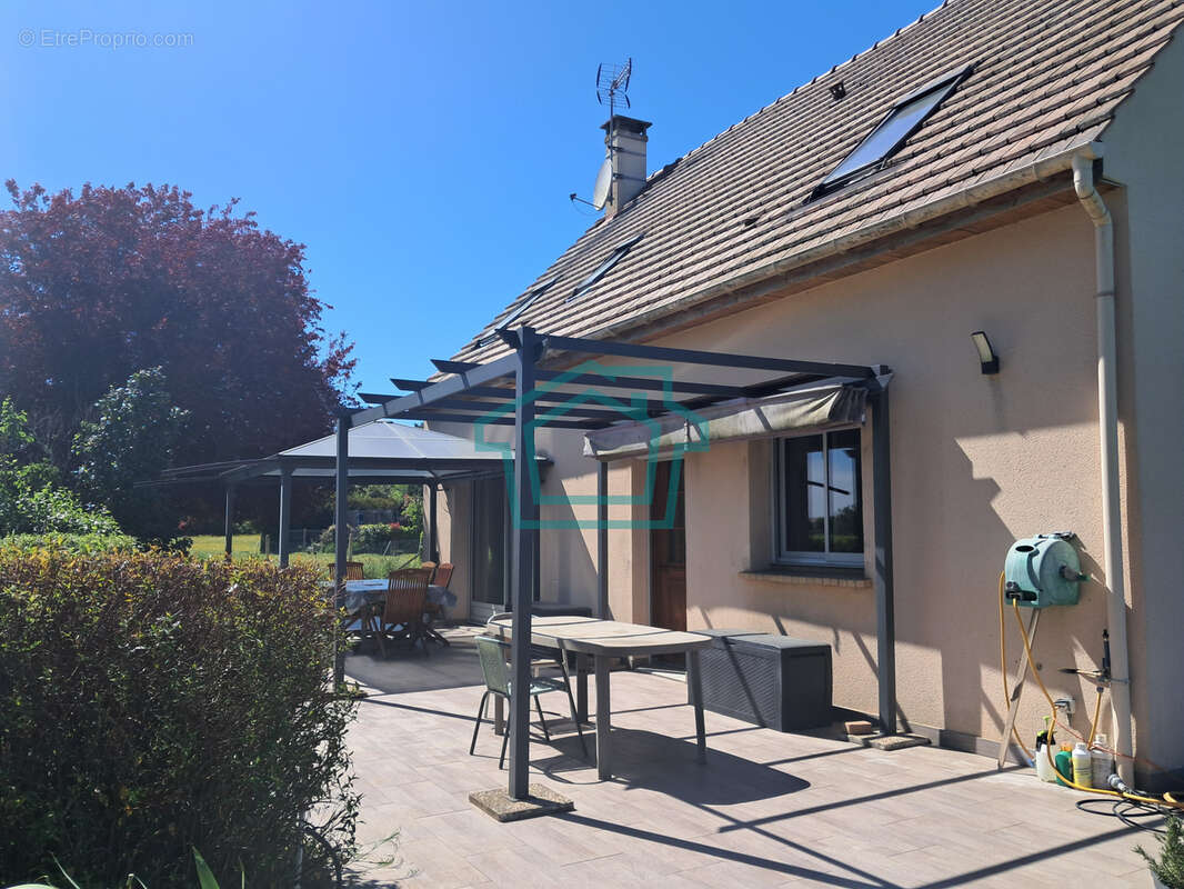 Maison à HOUDAN