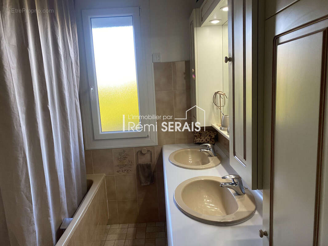 Maison à CONDE-SUR-SARTHE