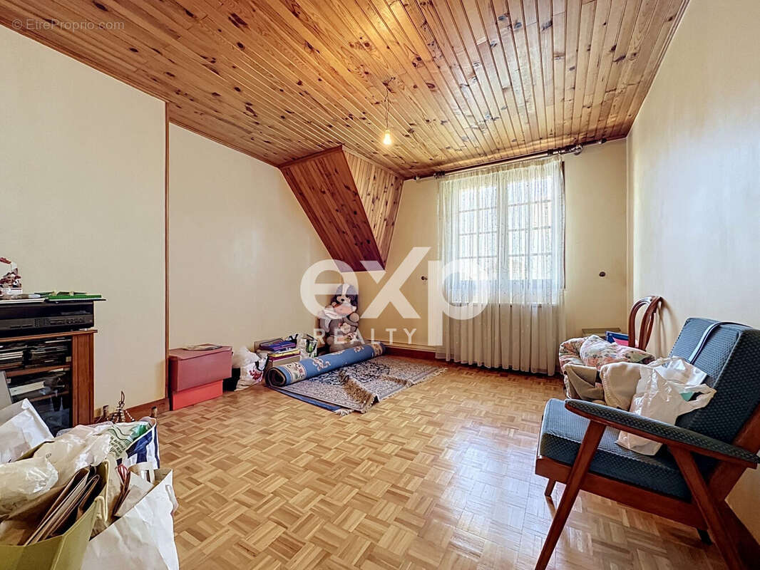 Maison 137 m² à Saint-Denis  - photo 8