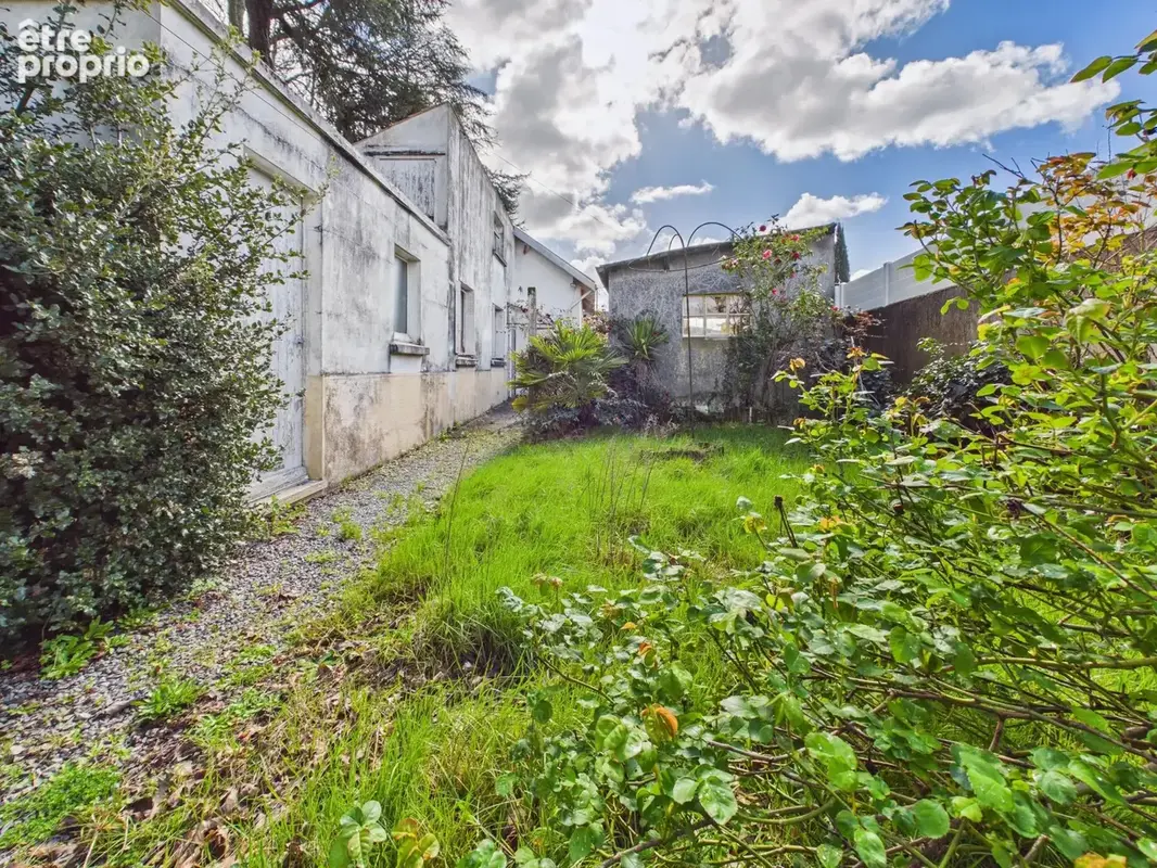 Maison à fort potentiel en fond d’impasse, avec jardin et dépendance à réinventer entièrement - photo 3