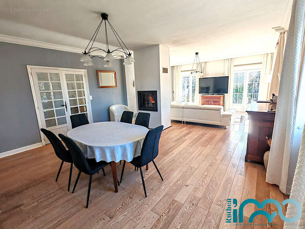 Maison à RIEUPEYROUX