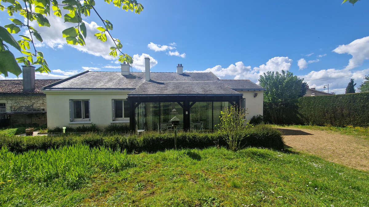 Maison à LE PUY-NOTRE-DAME