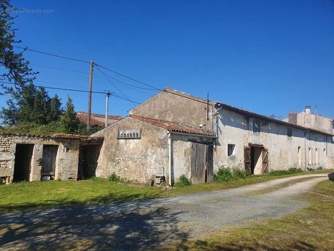 Maison à SAINT-ROMAIN-DE-BENET