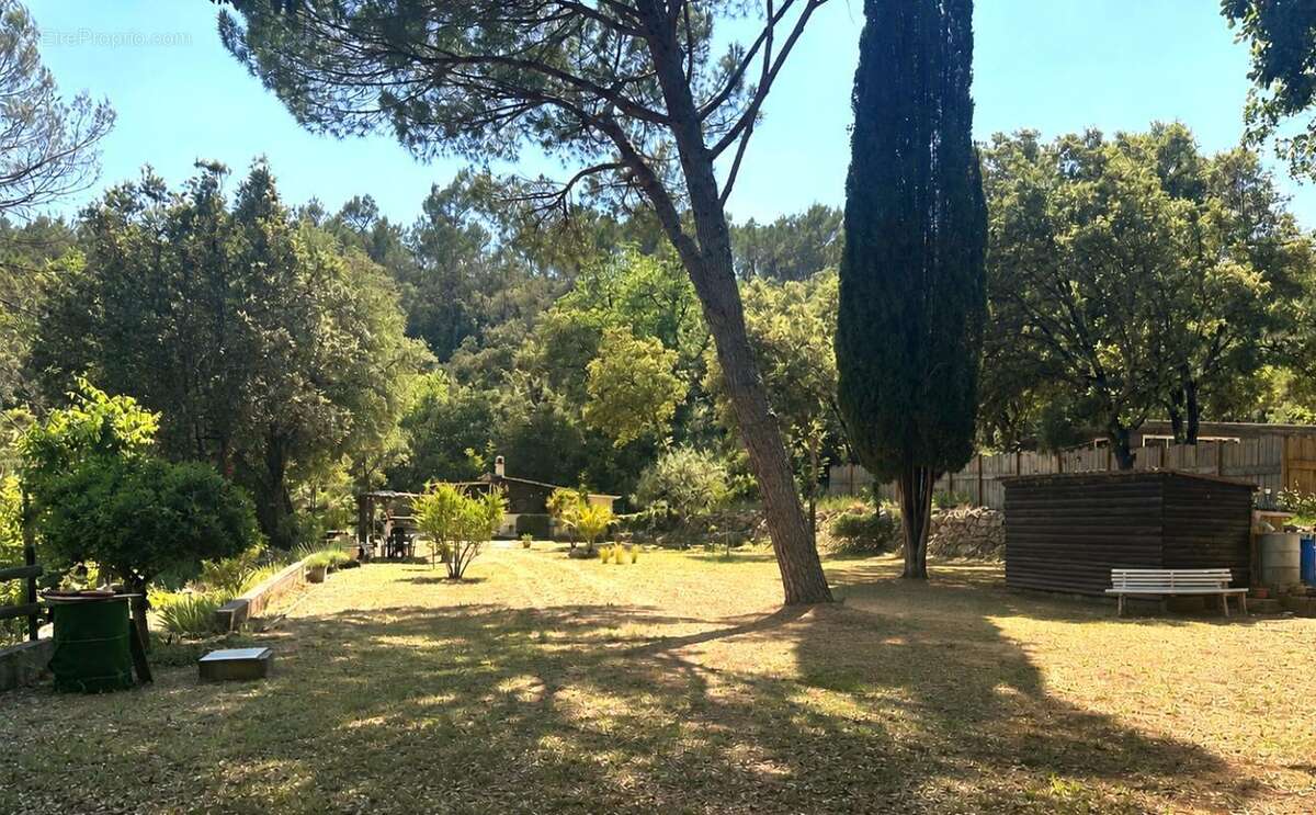 Terrain à LE CANNET-DES-MAURES