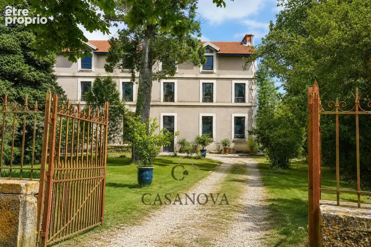 Domaine de caractère du XVIIe siècle sur 6.5 hectares avec près de 3 000 m² bâtis - photo 29