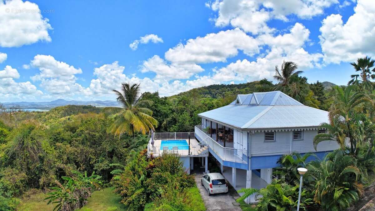 Maison à LES TROIS-ILETS