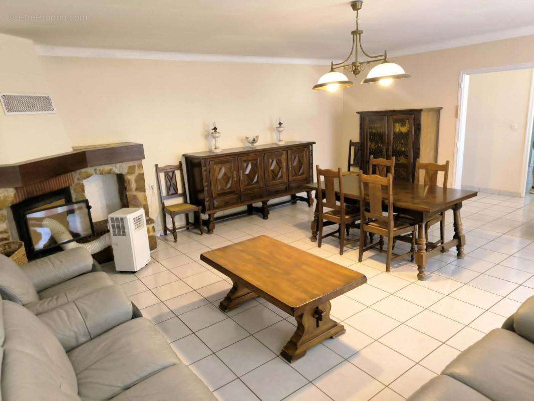 Bagnols-sur-Cèze : villa de plain-pied 5 pièces avec jardin clos, terrasse couverte et garage - photo 4
