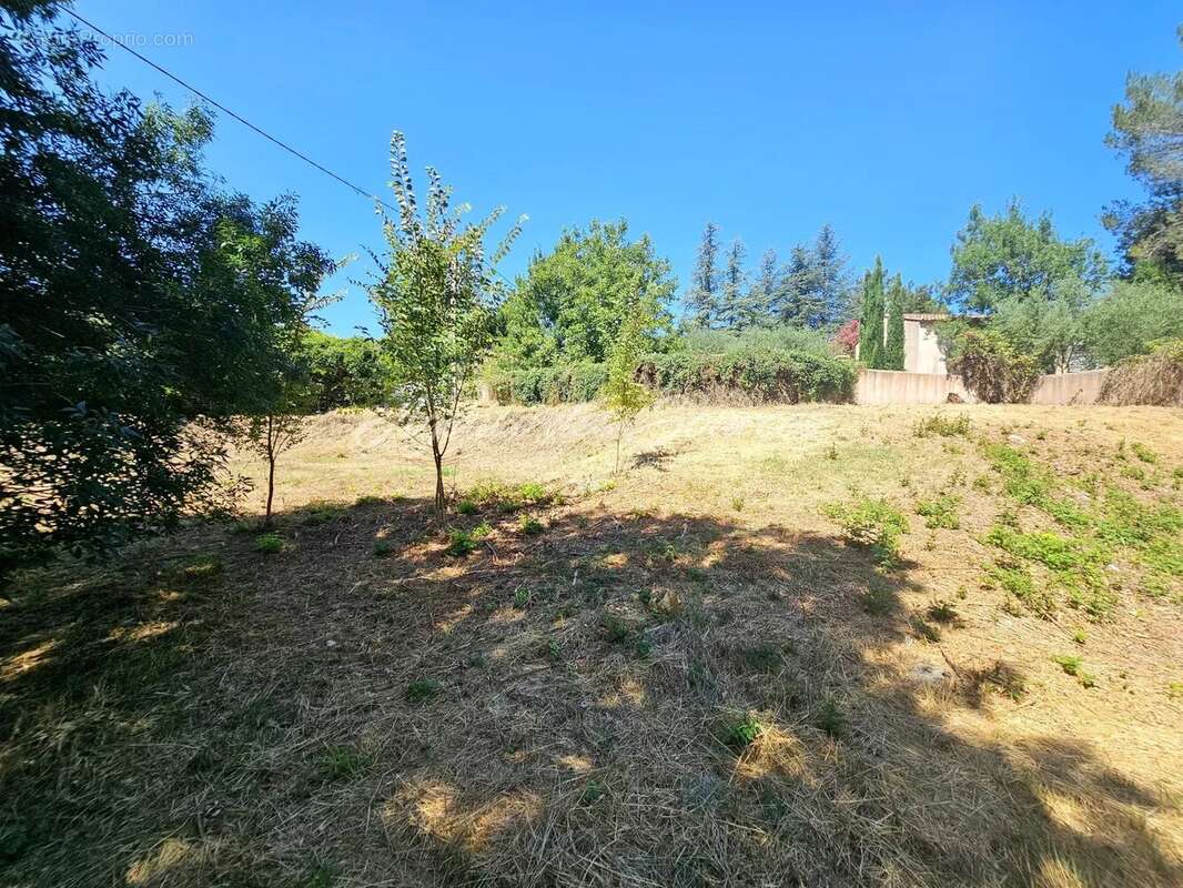 Terrain à BARJOLS