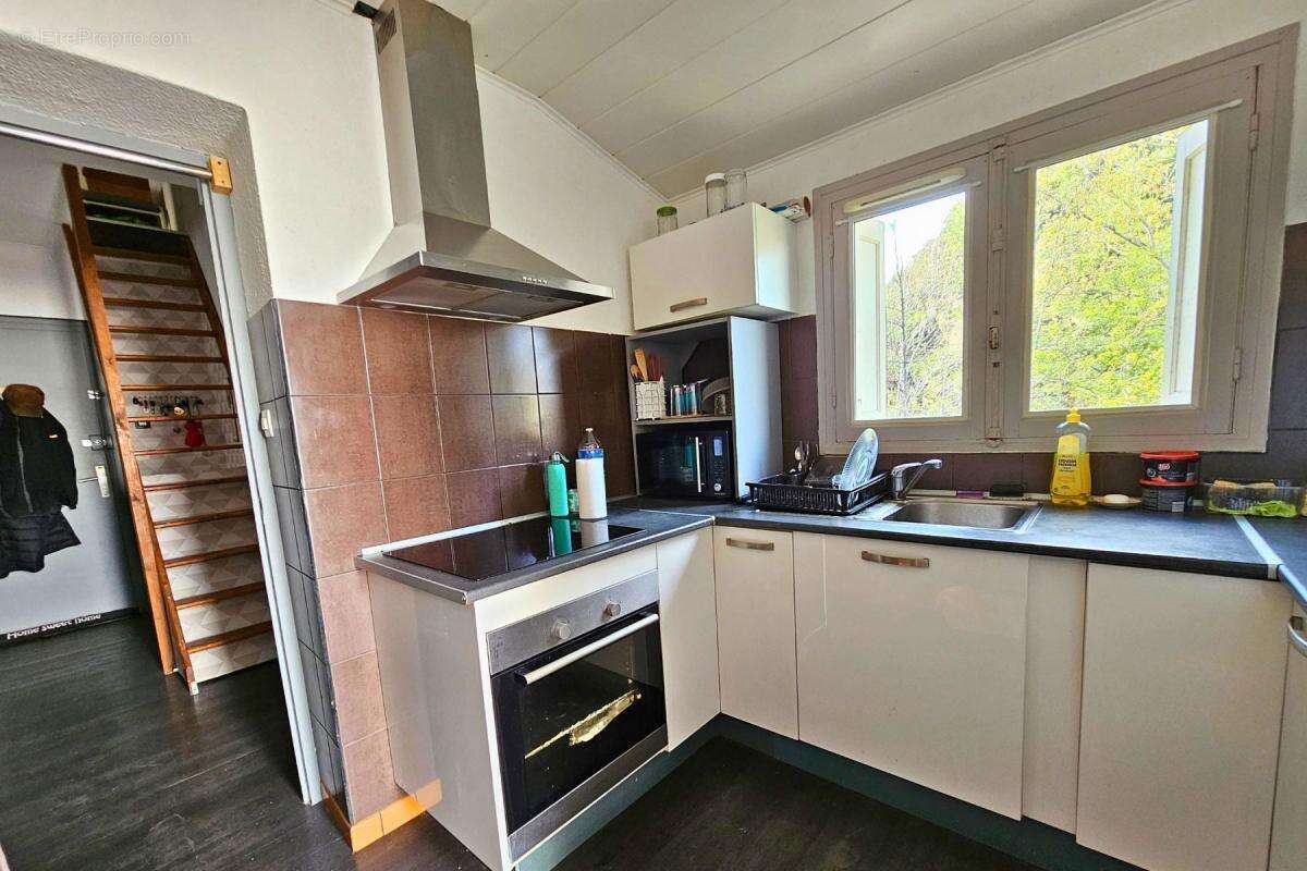 Appartement à REYNES