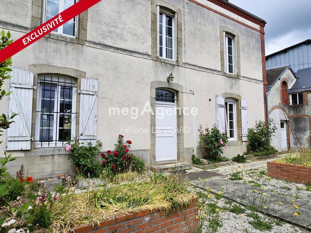 Maison à SAINTE-GEMMES-LE-ROBERT