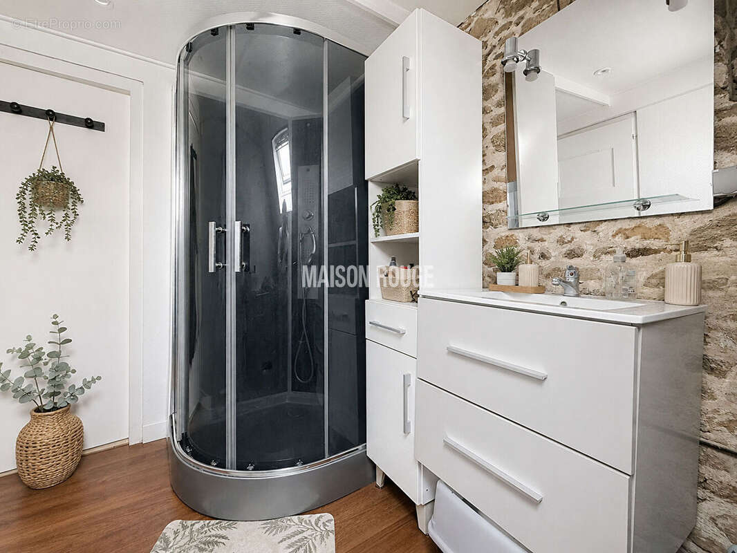 Maison en pierres avec potentiel  d'aménagement sur grand terrain - photo 10