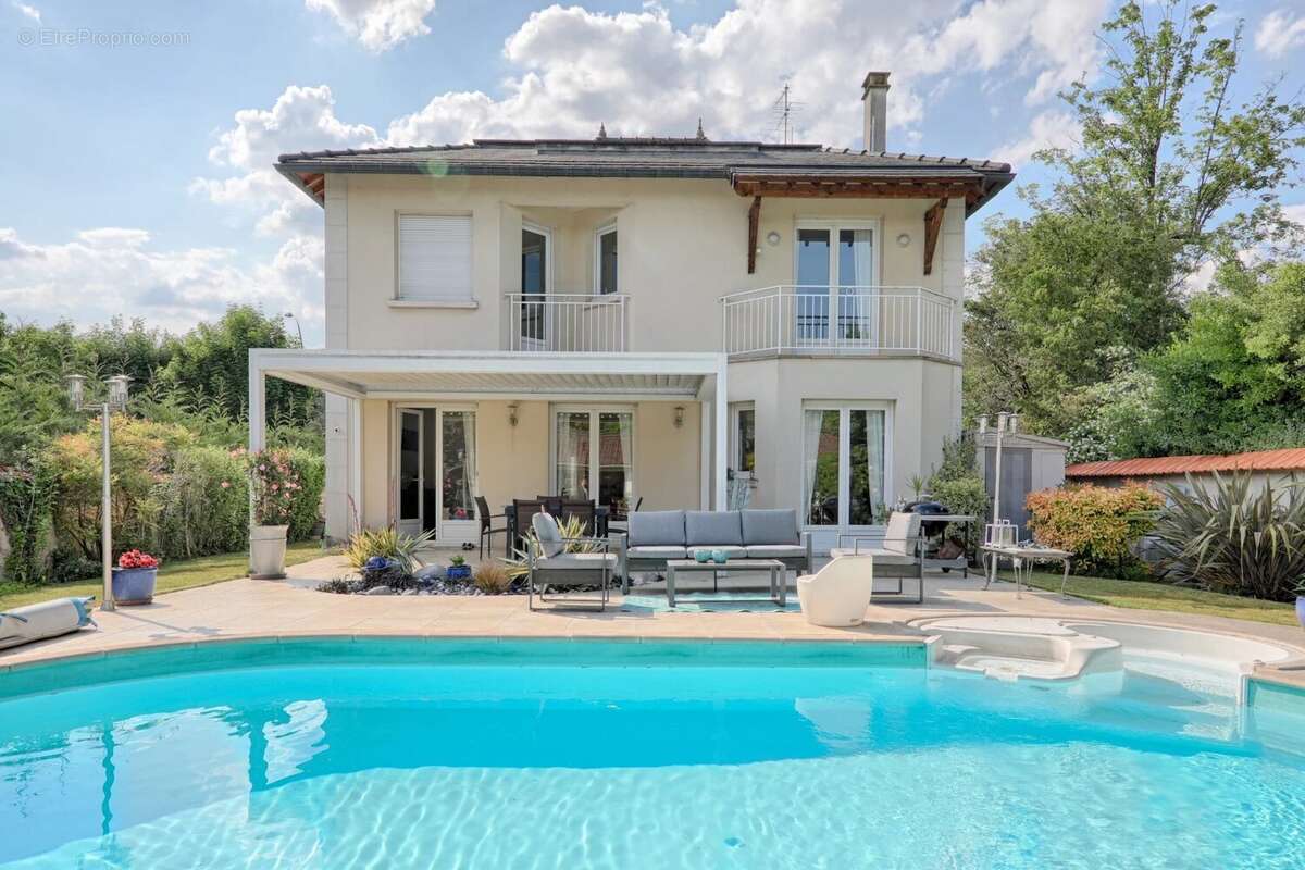 Maison à SAINT-MAUR-DES-FOSSES