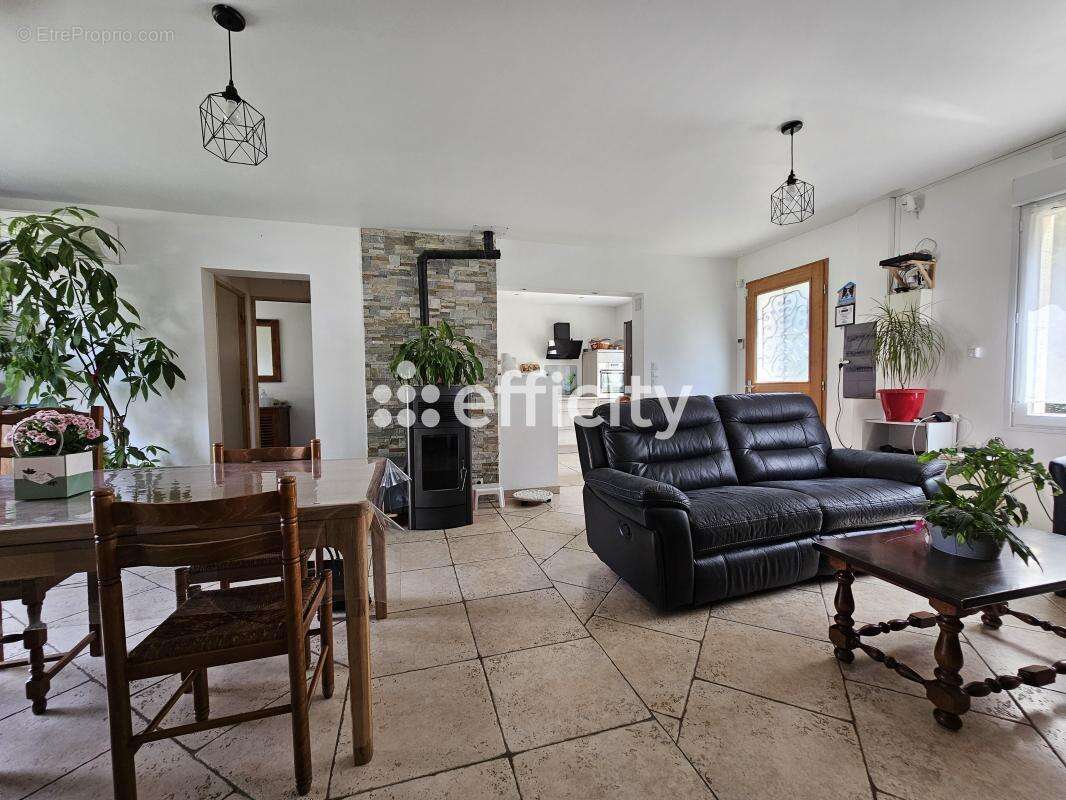 Maison à RESSONS-SUR-MATZ