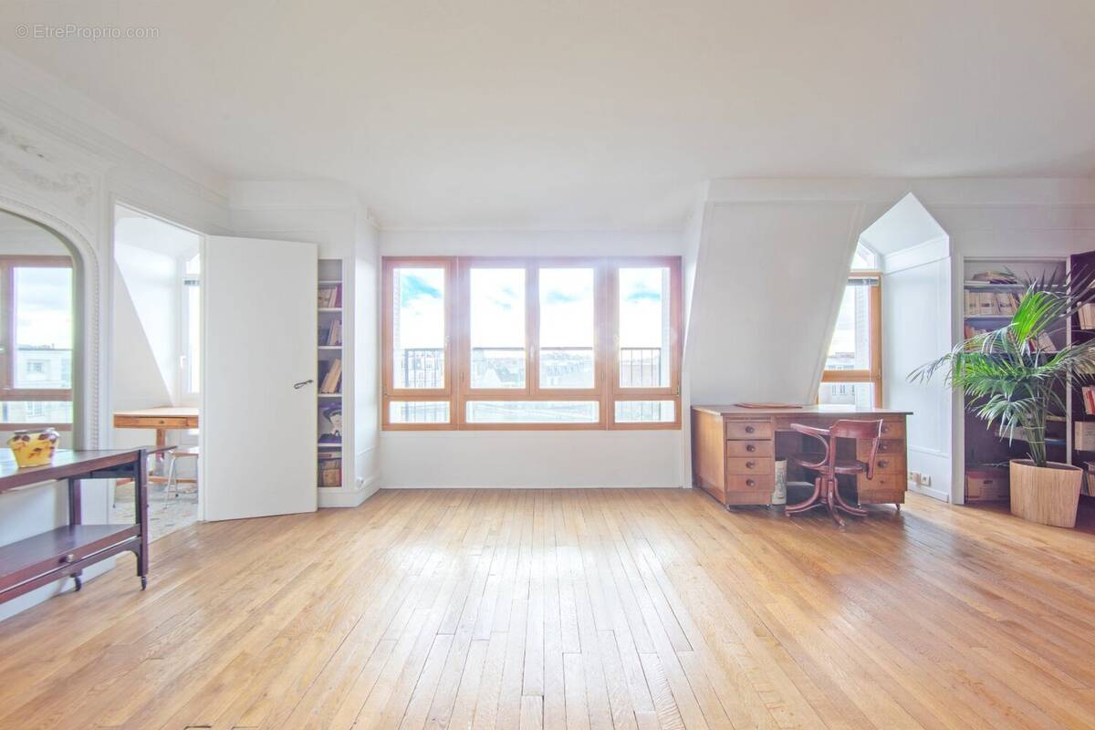 Appartement à PARIS-16E