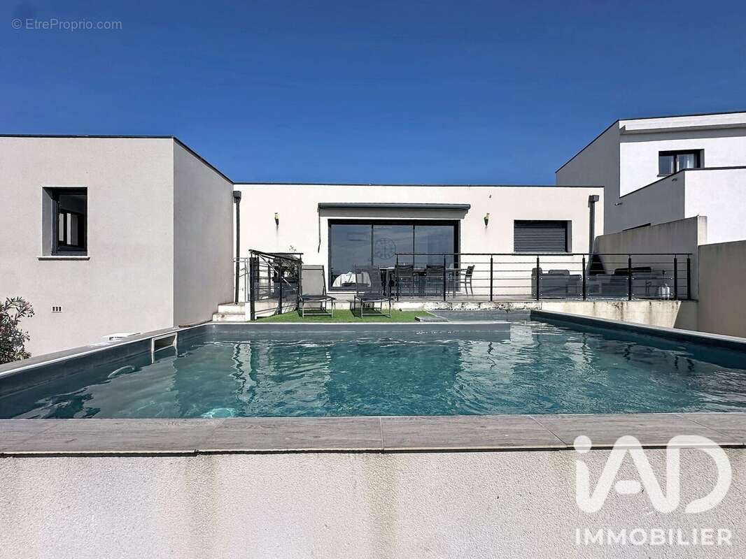 Maison 121 m² à Rochefort-Du-Gard  - photo 3