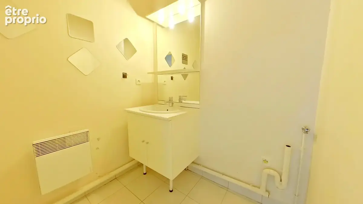 Dernier etage - avenue jean jaurès - apt t2 43m2 avec grand balcon, cave et parking - photo 9