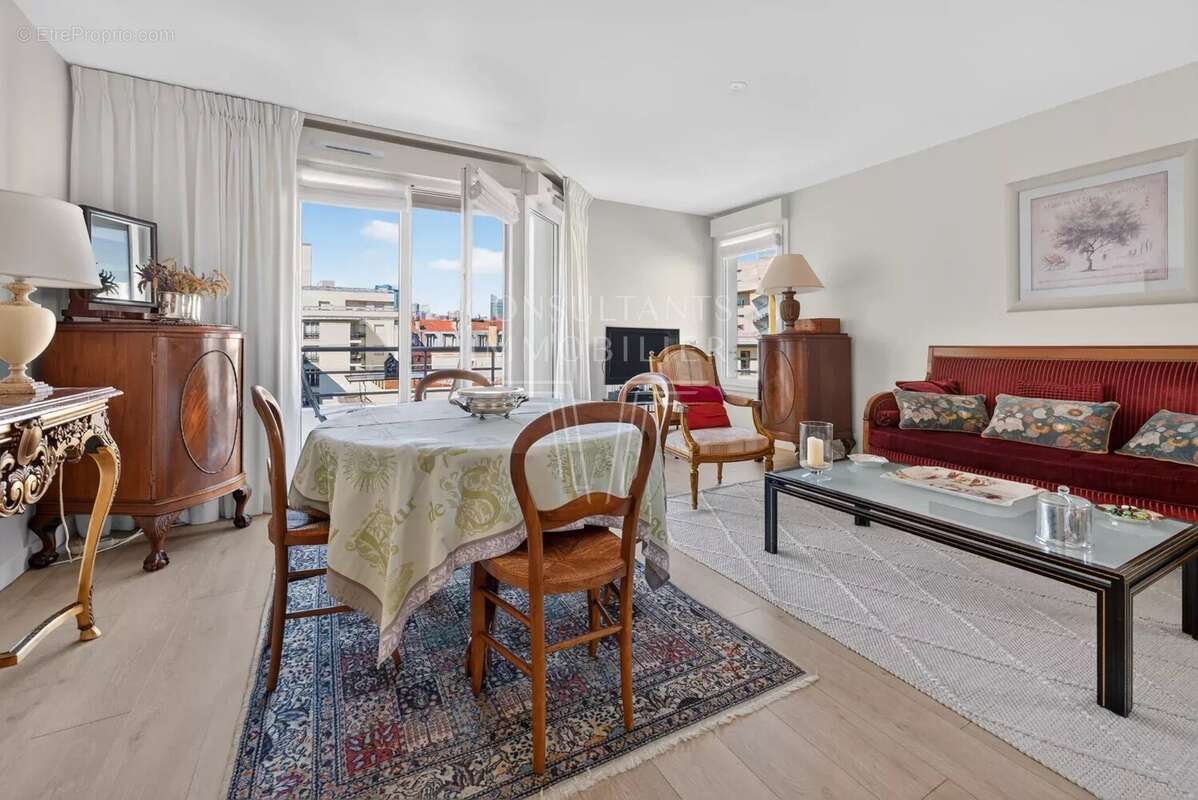Appartement à COURBEVOIE