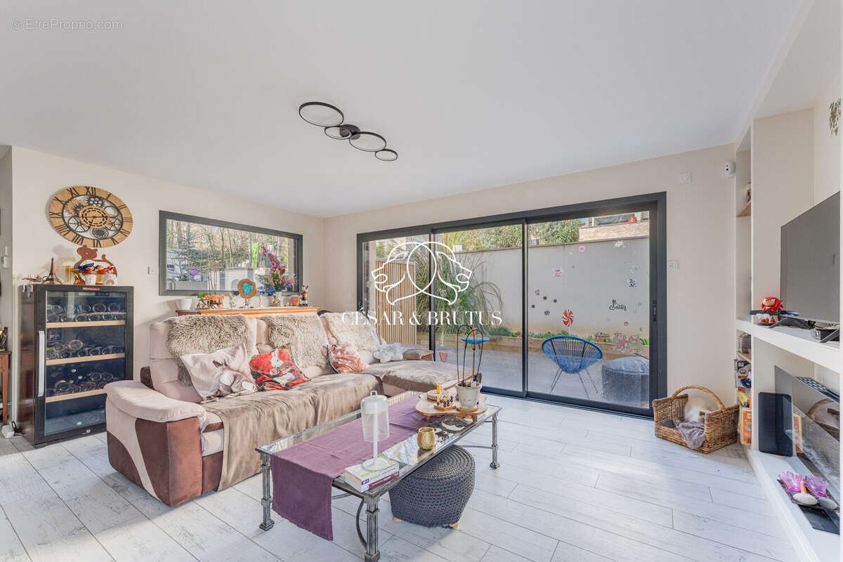 Maison à COLLONGES-AU-MONT-D'OR