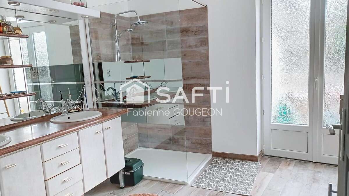 Photo 3 - Maison à ROULLET-SAINT-ESTEPHE