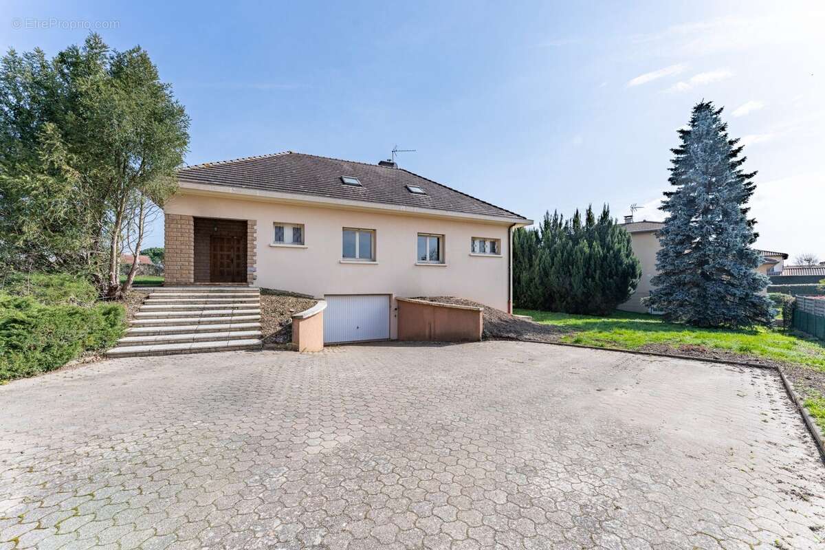 Maison à SAINT-BONNET-DE-MURE