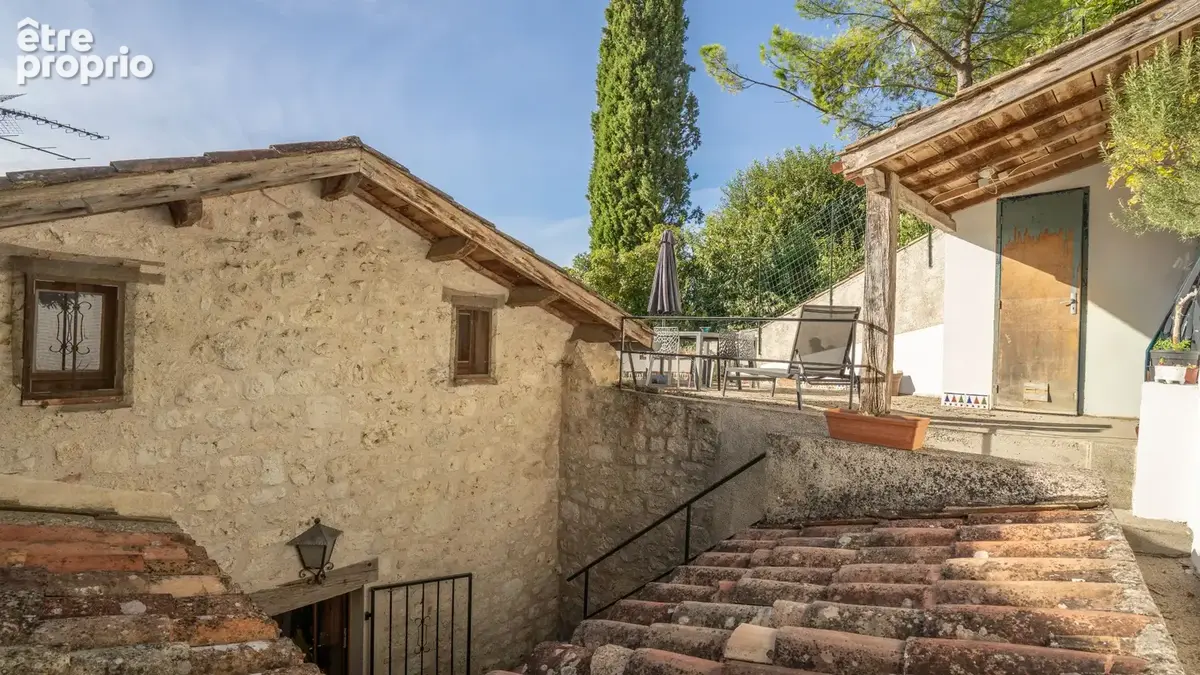 Charmante maison au cœur du village, avec patio, terrasse et magnifique vue - photo 1