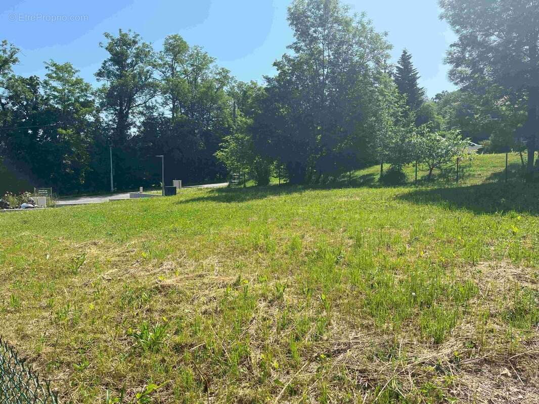 Terrain à GRESY-SUR-AIX
