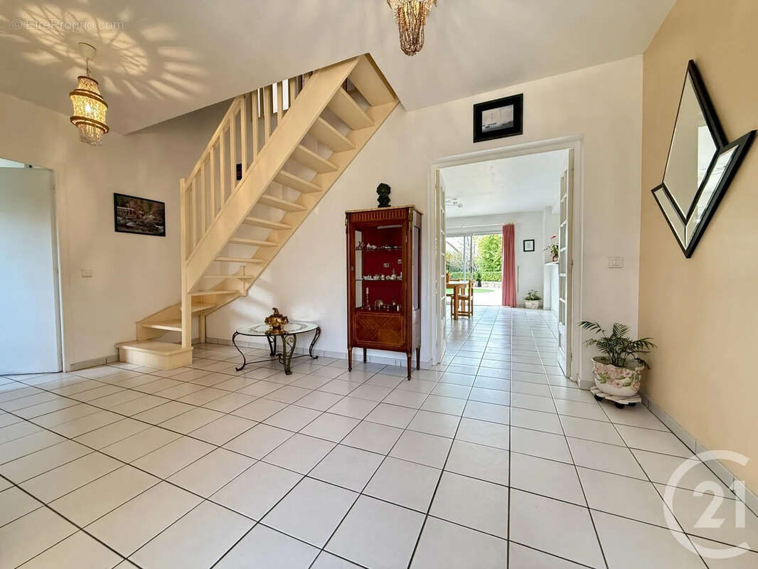 Maison à VULAINES-SUR-SEINE