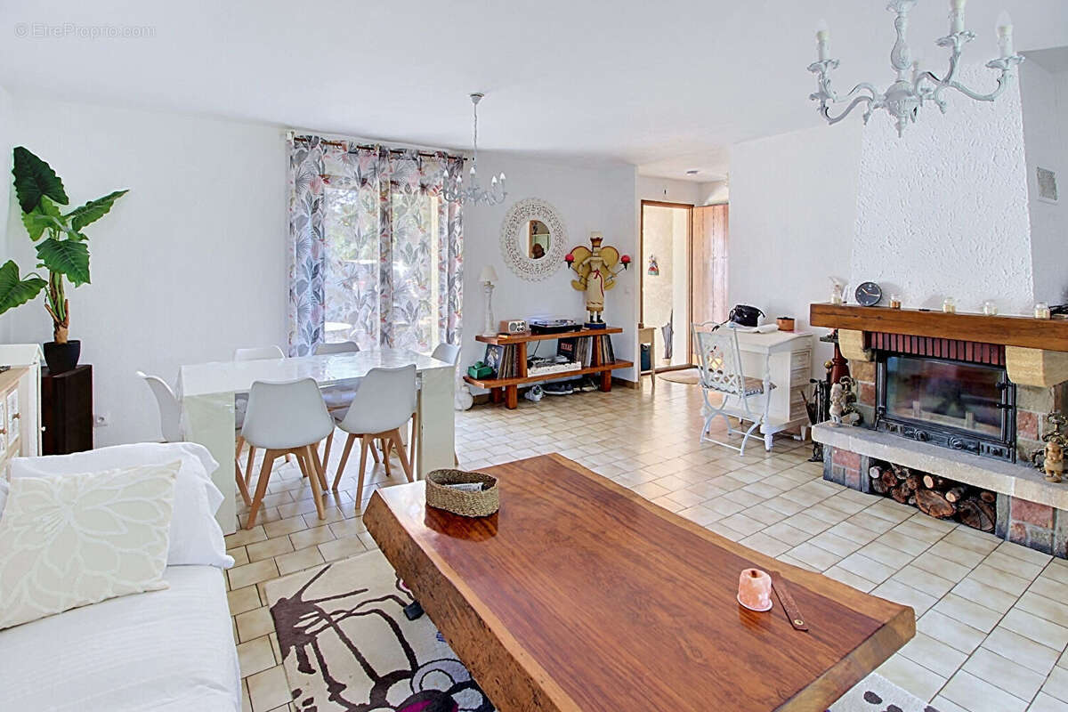Maison à LORGUES