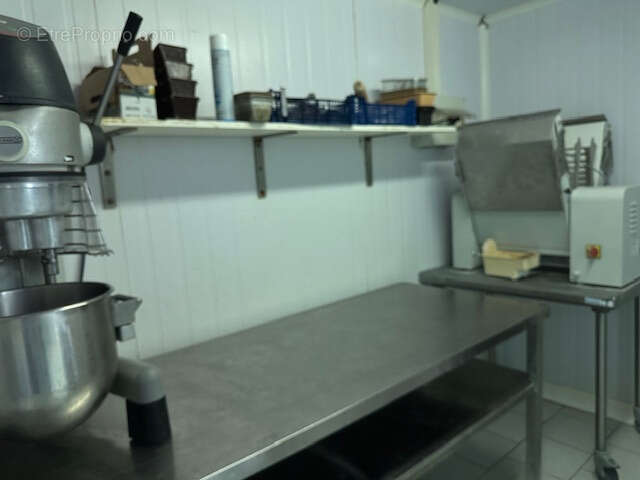 Commerce à LA CHAPELLE-DE-GUINCHAY