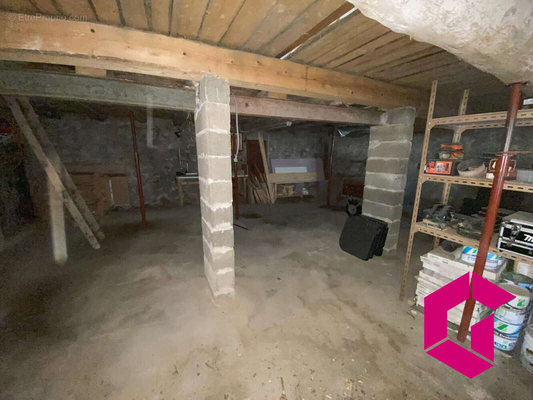 Maison à SAINT-JUST-MALMONT