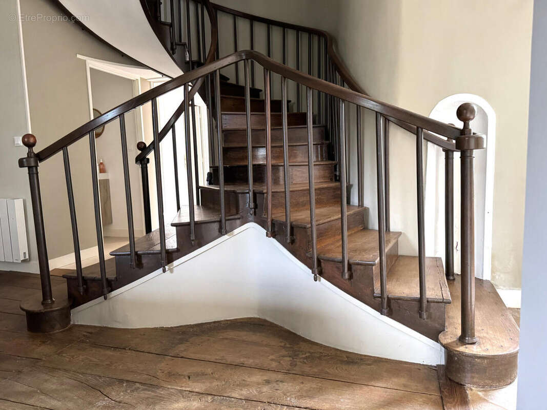 ESCALIER - Maison à USSON-DU-POITOU