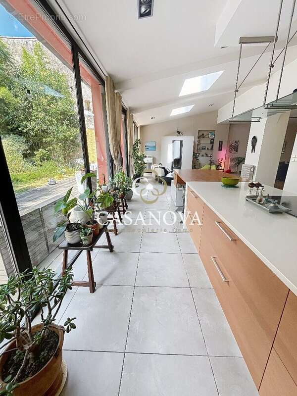 Maison de caractere avec jardin et piscine. grand garage. centre-ville tous commerces. potentiel chambres d'hotes et gites. 40 k - photo 20