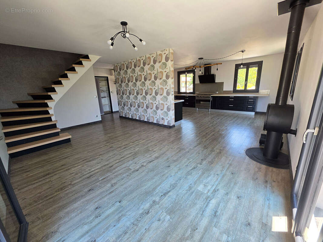 Maison familiale avec piscine et terrain constructible - photo 5