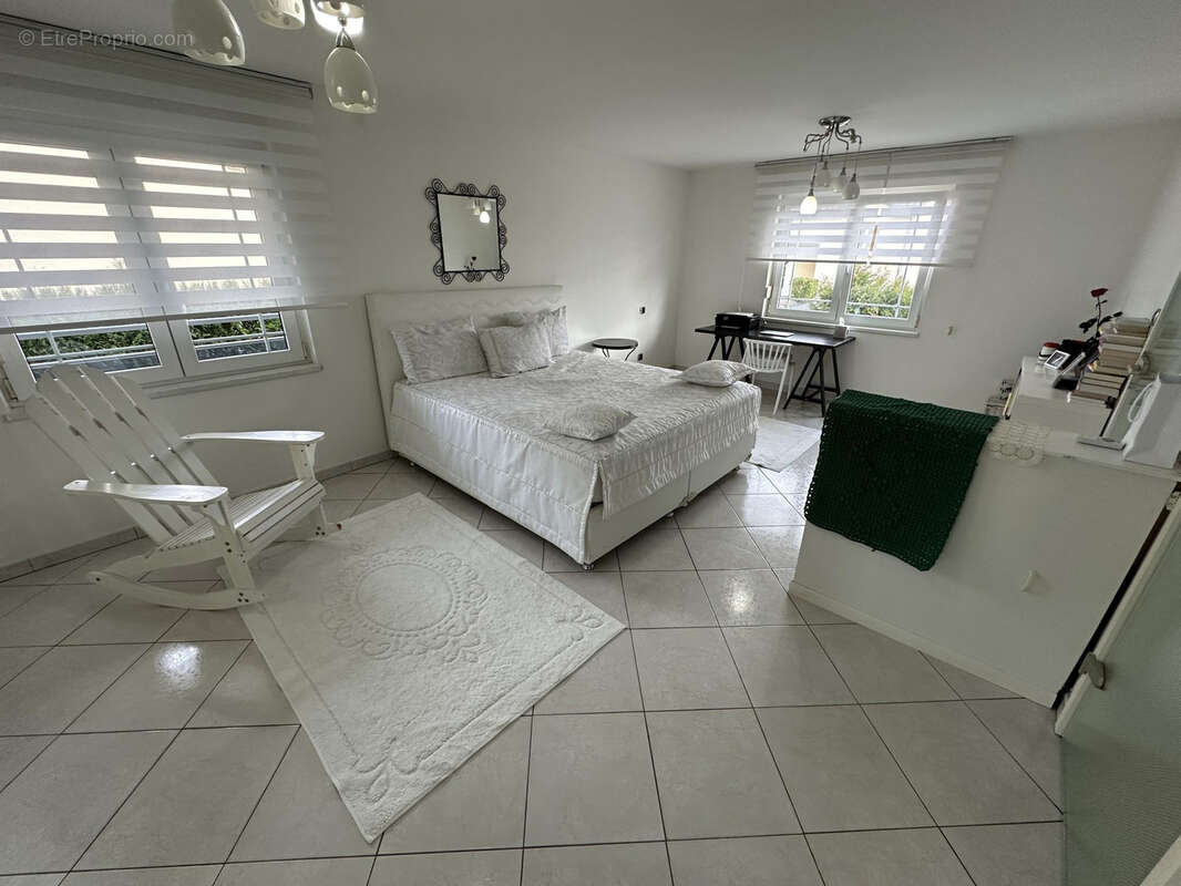 Maison avec 3 appartements 12 pièces de 350 m2 - photo 6