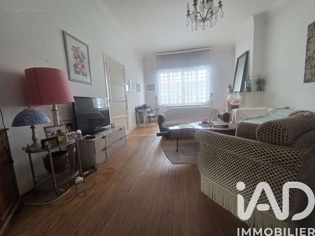 Maison 183 m² à Pauillac  - photo 7