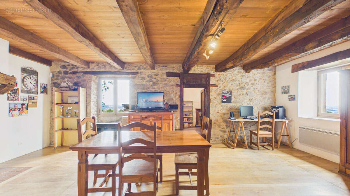 Ancien corps de ferme rénové.Cadre exceptionnel et authenticité préservée - photo 6