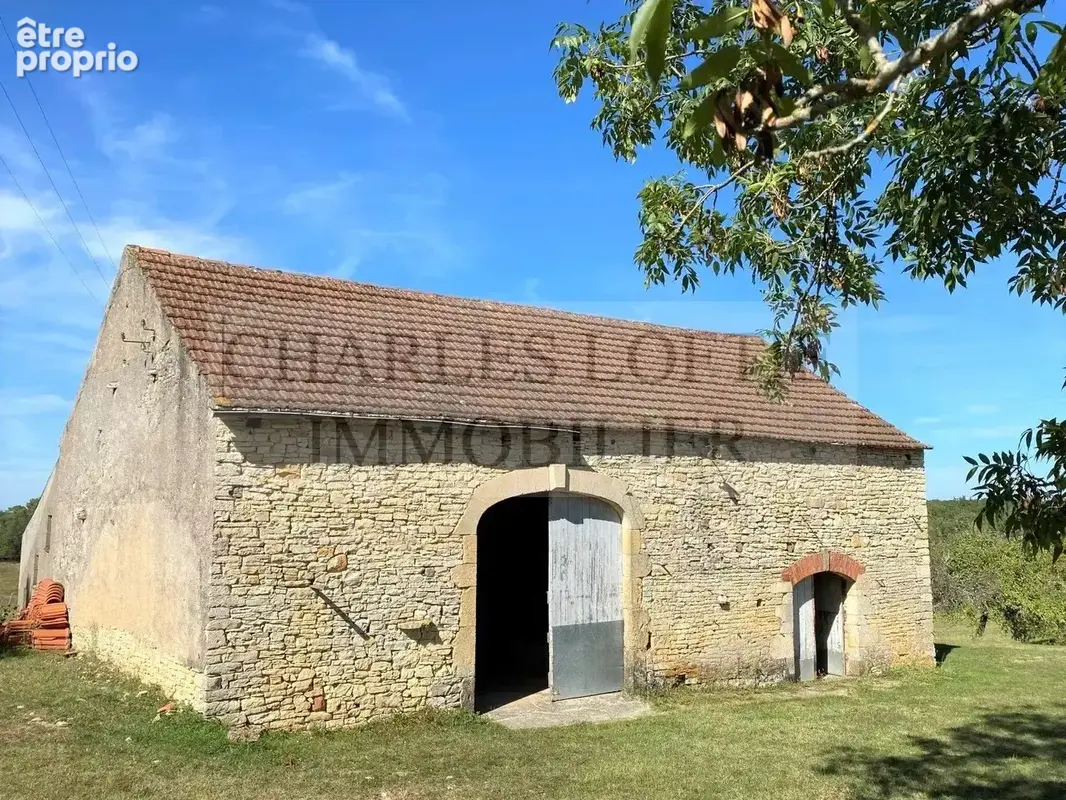 Ancien corps de ferme avec nombreux bâtiments sur 2 ha de terrain, avec belles vues sur la campagne environnan - photo 23