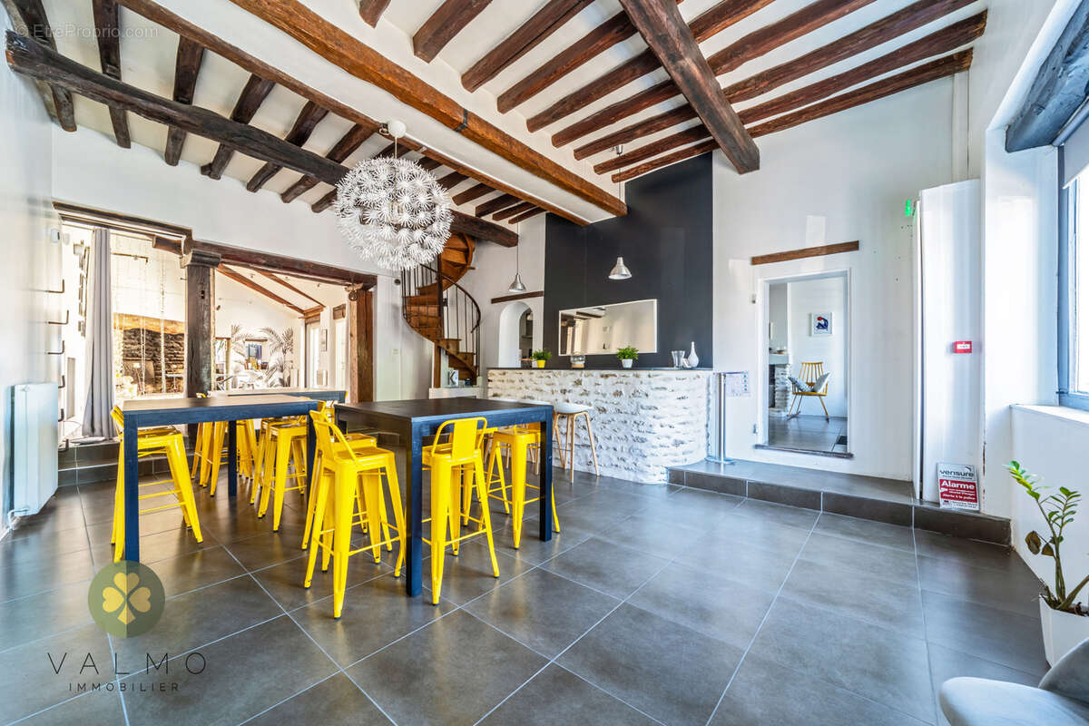 Maison à LA QUEUE-LES-YVELINES