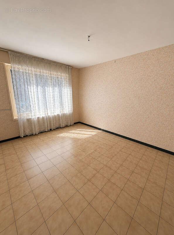 Hasnon   Maison semi-individuelle 95 m2 à rénover avec garage et jardin - photo 3