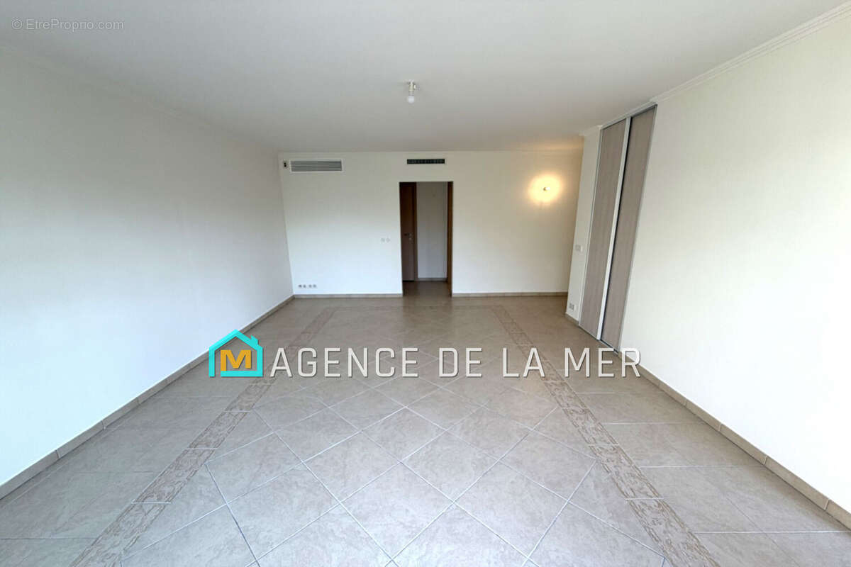 Appartement à MANDELIEU-LA-NAPOULE