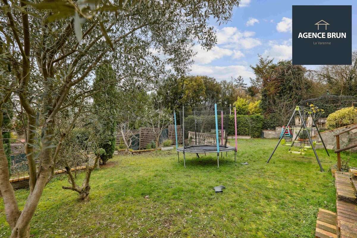 Maison à CHENNEVIERES-SUR-MARNE