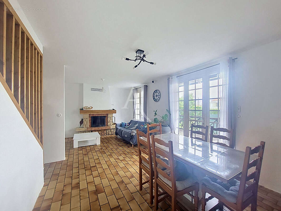 A vendre maison familliale a vezins - photo 2