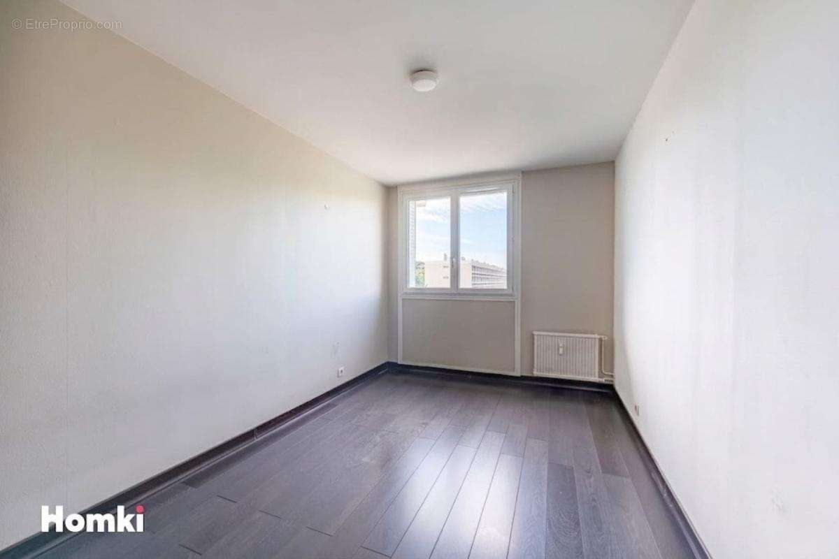 Appartement à PIERRE-BENITE