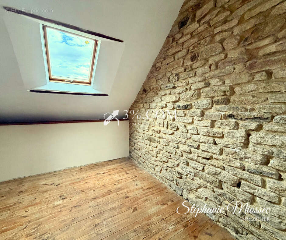 Maison à SAINT-VRAN