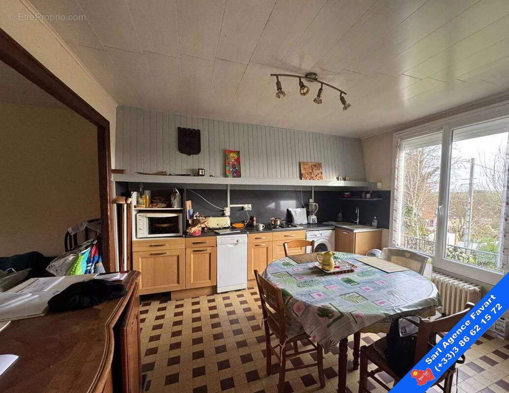 Maison à LA CELLE-SAINT-CYR