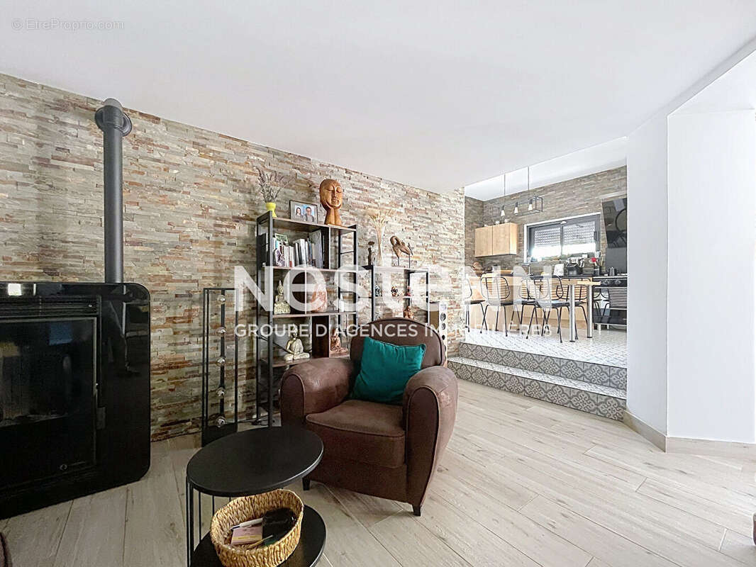 Villa rénovée de 160m2 habitables, 5 pièces, 3 chambres dont 1 de plain-pied, piscine 4x8m, terrain détachable constructible - photo 6