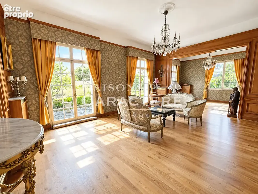 Ensemble immobilier de 380m2 : Maison Anglo Normande de 317m2 et Petite maison de gardien - photo 4