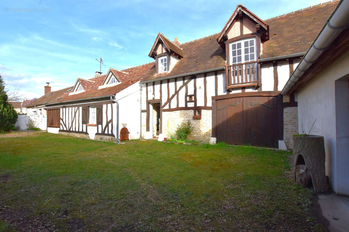 Maison à LES ESSARTS-LE-ROI