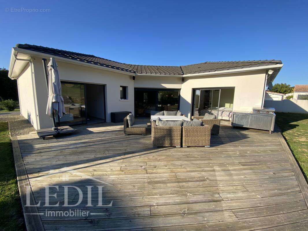 Maison à COLAYRAC-SAINT-CIRQ